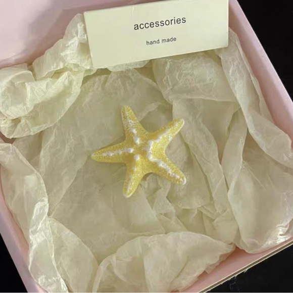 SOLD yellow starfish hair clip - Picture 1 of 2